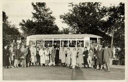 T2/T3 1942  Budapest XVI. Mátyásföld, Csoportkép Egy Autóbusz Mellett. Photo (Rb) - Sin Clasificación