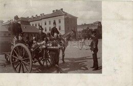 * T2/T3 ~1900 Magyar Katonák ágyún Pózolnak Egy Kutyával A Ludovika Előtt. Magyar Imre Felvétele / Hungarian Military, S - Sin Clasificación