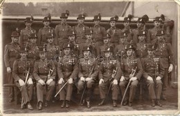 ** T2/T3 Magyar Kakastollas Csendőrök Csoportképe / Hungarian Gendarmes With Rooster Feathers On Their Hats. Group Photo - Sin Clasificación