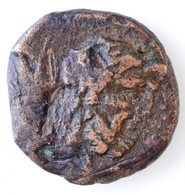 Ókori Görög AE érme (3,1g) T:3 ü.
Ancient Greek AE Coin 'Head Of Zeus? Right / Vertical Thunderbolt' (3,1g) C:F Ding - Ohne Zuordnung