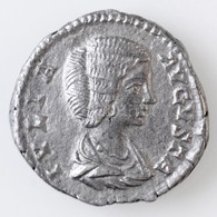 Római Birodalom / Róma / Julia Domna 196-211 Denár Ag (3,23g) T:2 
Roman Empire / Rome / Julia Domna 196-211 Denarius Ag - Ohne Zuordnung