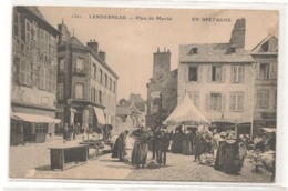 Landerneau - Place Du Marché - 1361 - En Bretagne -  CPA° - Landerneau