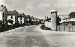 Dpts Div.-ref-AN329- Seine Et Marne - Bagneaux Sur Loing -les Maisons Moulées - Cité - Cités - Batiments Et Architecture - Bagneaux Sur Loing