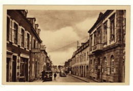 Cpa N° 1 LANDIVISIAU La Mairie Et La Rue De Brest - Landivisiau