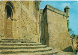 ANSOUIS - L'entrée De L'église Et La Tour Du Guet - Ansouis