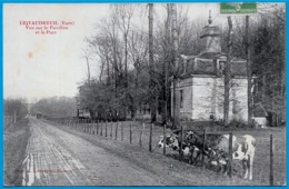 CPA 27 LE VAUDREUIL Eure - Vue Sur Le Pavillon Et Le Parc (vaches) ° Phot. Lavergne Vernon - Le Vaudreuil