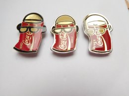 Belle Série De 3 Pin's Différents , Coca Cola Canette - Coca-Cola