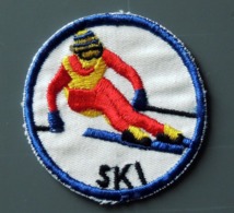 Patch Écusson Tissu Touristique : France - Sport - Ski De Descente Ou Slalom - Winter Sports