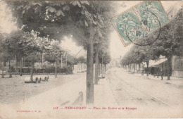 70  HERICOURT   HAUTE SAONE  BELLE CPA  PLACE DES ECOLES - LE KIOSQUE - Altri & Non Classificati