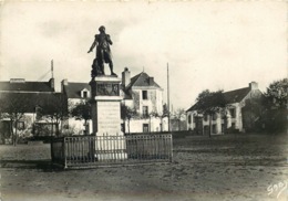 FINISTERE  CARHAIX  La Place  ( Cpsm) - Carhaix-Plouguer