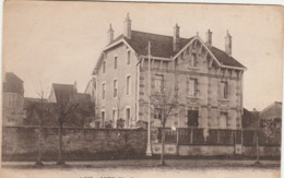 70 LURE   HAUTE SAONE    BELLE CPA  SEPIA   LE PRESBYTERE - Lure