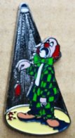 CLOWN QUI PLEURE SOUS PROJECTEUR - SWISS MADE - THE CLOWNS FROM MATTO -       (22) - Celebrities