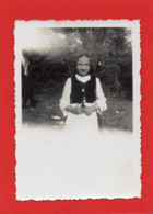 Enfant Déguisée En Alsacienne    Photos Glacée 1946  Edit Dimension  8,50cmX6cm (13) - Toneel & Vermommingen
