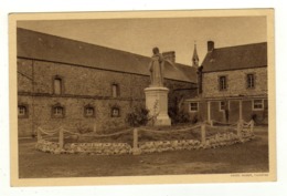 Cpa N° 4 Abbaye Notre Dame De Graces Trappe De BRICQUEBEC La Cour D' Honneur Le Sacré Coeur Du Voeu - Bricquebec