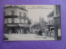 CPA 51 CHAMPIGNY LA GRANDE RUE ET LA PLACE D'ARMES COMMERCE ANIMEE - Champigny