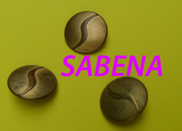 3 Boutons Originales En Métal De SABENA = 3 Originele Metalen Knopen * Ca22mm Avion Aviation Luchtvaart WINGS AILES 4302 - Personeelsbadges