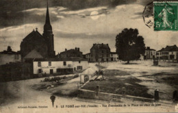 LE POIRE SUR VIE VUE D'ENSEMBLE DE LA PLACE AU CLAIR DE LUNE - Poiré-sur-Vie