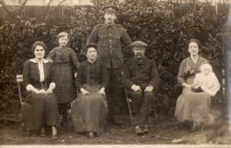 CPA 2823 - MILITARIA - Carte Photo Militaire - Soldat Avec Femme & Enfants - Personen