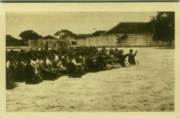 AFRICA - ZAMBIA - LEALUYI - LES CHEFS ET LE NGAMBELA SALUT LA REINE MOKWAE - 1930s (5535) - Zambia