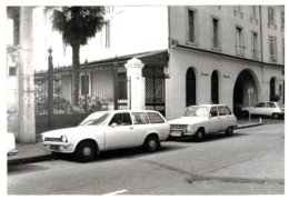 Libourne (33) - Photo Hôtel Jacques Douté, Rue Chanzy, Dans Les Années 60 - Voitures Anciennes Devant. - Ohne Zuordnung