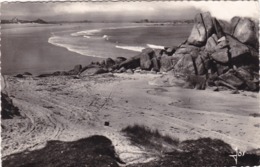 29 . CLEDER. LA PLAGE DE KLEDER - KERBRAT. ANNEE 1955 + TEXTE - Cléder