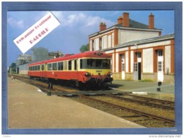 Carte Postale 22. Loudéac La Gare  Train  Autorail X4500 "Caravelle"  Ligne St-Brieuc-Pontivy-Auray Trés Beau Plan - Loudéac