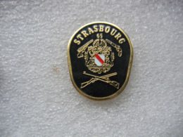 Pin's De La Société De Tir "Strasbourg 65"  (Dépt 67) - Tiro Al Arco