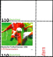 110 Pfg. Fußball, Stark Verzähnt, Postfrisch Aus Der Rechten Oberen Bogenecke, Katalog: 2010 ** - Sonstige & Ohne Zuordnung