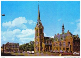 Carte Postale  62. Laventie  Place Du 8 Mai  Renault 4L Trés Beau Plan - Laventie