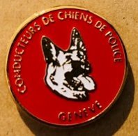 CONDUCTEURS DE CHIENS DE POLICE - GENEVE - SUISSE - GENFER POLIZEI- BERGER ALLEMAND - DOG-HUND- FOND ROUGE - (22) - Police