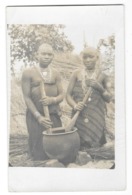 AFRIQUE NOIRE ETHNOLOGIE Carte Photo Femmes Pilant Gros Plan - Africa