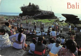 Asie  Indonésie  Bali .  Festival At Tanah Lot   10x15    (voir Scan) - Indonésie