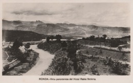 Tarjeta Postale. España. Ronda. Vista Panorámica Del Hotel Reina Victoria. Estado Medio. - Luoghi