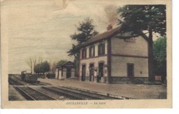 76 - OFFRANVILLE - T.Belle Vue Un Peu Animée ( Peu Courante En Couleur ) De La Gare - Wagon, Tracteur - Offranville