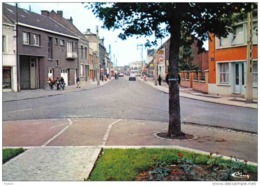 Carte Postale 59. Sin-le-Noble  Place De La Liberté Et Rue De Verdun Trés Beau Plan - Sin Le Noble