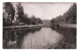 Delcampe - Péniche à  Ecuelles (77 - Seine Et Marne) Le Canal Du Loing - Hausboote