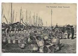 Early Postcard, The Fishwharf, Great Yarmouth. Fish Baskets, Boats, People, 1910. - Great Yarmouth