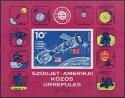 ** 1975 Szovjet-amerikai Közös űrrepülés Vágott Blokk (4.500) - Otros & Sin Clasificación