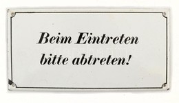 Cca 1950 Beim Eintreten Bitte Abtreten. Zománc Tábla 20x10 Cm - Sonstige & Ohne Zuordnung