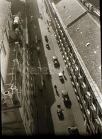 Cca 1933 Kinszki Imre (1901-1945) Budapesti Fotóművész Hagyatékából, Vintage Negatív (Utcai Forgalom Felülnézetből), 6x4 - Otros & Sin Clasificación
