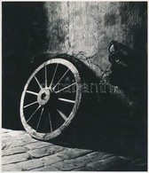 Cca 1970 Kocsis Iván: Kerék és Bilincs, Feliratozott Fotóművészeti Alkotás, 21x18 Cm - Sonstige & Ohne Zuordnung