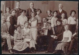 1912 Családi Kép, Keményhátú Fotó Körbevágva, 12×17 Cm - Other & Unclassified