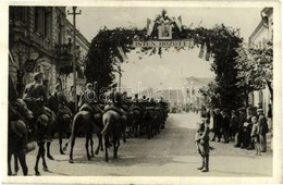 * T2/T3 1940 Dés, Dej; Bevonulás, Díszkapu / Entry Of The Hungarian Troops, Decorated Gate. So. Stpl - Unclassified