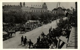 T2 1940 Szatmárnémeti, Satu Mare; Bevonulás, Kerékpáros Katonák / Entry Of The Hungarian Troops, Soldiers On Bicycles +  - Unclassified