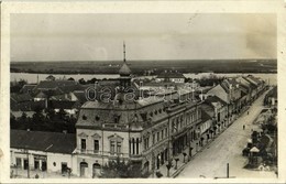 T2/T3 1943 Zenta, Senta; Látkép A Tisza Felé, Lócy László, Bakay János üzlete, Erzsébet Szalon, Auto Garage Garázs, Felr - Sin Clasificación