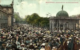 T2/T3 1910 Mariánské Lázne, Marienbad; Abendkonzert Am Kreuzbrunnen / Spa, Music Concert, Crowd (EK) - Other & Unclassified