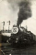 T3 1941 Debrecen, MÁV Mozdony '75%' Táblával és Magyar Zászlóval / Locomotive Of The Hungarian State Railways, '75%' Boa - Ohne Zuordnung