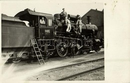 * T2/T3 Magyar Királyi Államvasutak (MÁV) 324. Sor. 547. Brotán-kazánú Gőzmozdonya, Vasutasok / Locomotive Of The Hungar - Unclassified