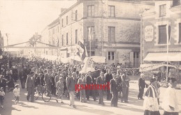 D 44 - Rare Carte Photo - Legé - Procession - Vierge à L'enfant - Café Du Centre Très Animé ( 1945? ). - Legé