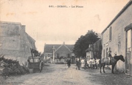 58 - Dirol - La Place Subtilement Animée - ( Charrette - Attelage - Cheval ) - Other Municipalities